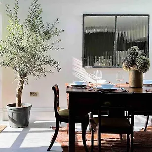 Luxury Centre Townhouse - Sleeps 6 Holiday home