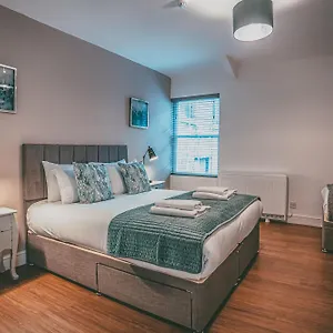 Rows At Bridge Street, Centre - Luxury By Polkastays Apartment