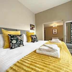2-bed Victorian Elegance Apartment